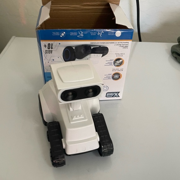 Robot - Picture 2 of 2